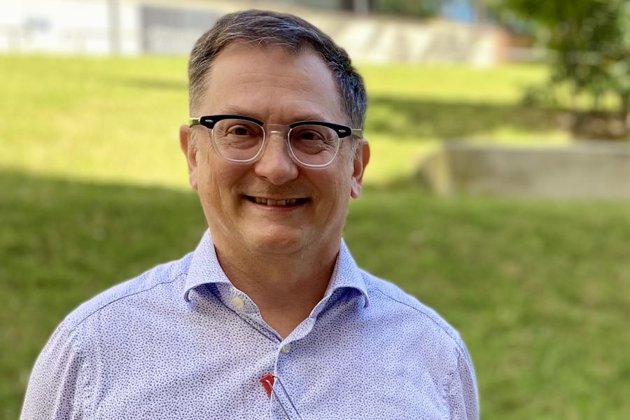 A research project underway at Surgical, Treatment and Rehabilitation Service (STARS) is identifying barriers and challenges associated for Aboriginal and/or Torres Strait Islander patients participating in bowel cancer screening and diagnosis.