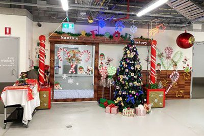 Christmas decorating competition 