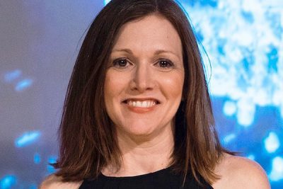 Liz Crowe receives Australian Critical Care Research Excellence Award