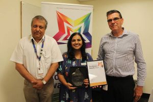 Dr Tarini Singh holding the Leadership Dual Winner award