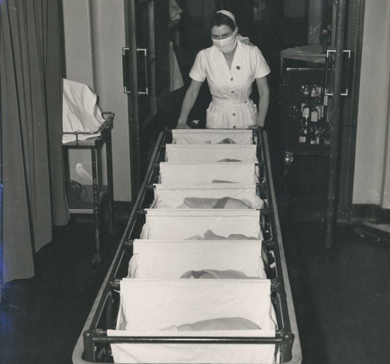 1940 Babies in canvas trolley