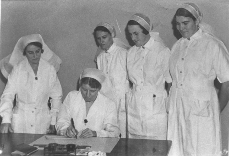 1938 Nurses signing on for first shift
